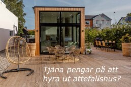 modernt attefallshus i trädgård med altan i trä och texten tjäna pengar på att hyra ut attefallshus?